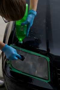 تنظيف مصابيح السيارة الأمامية