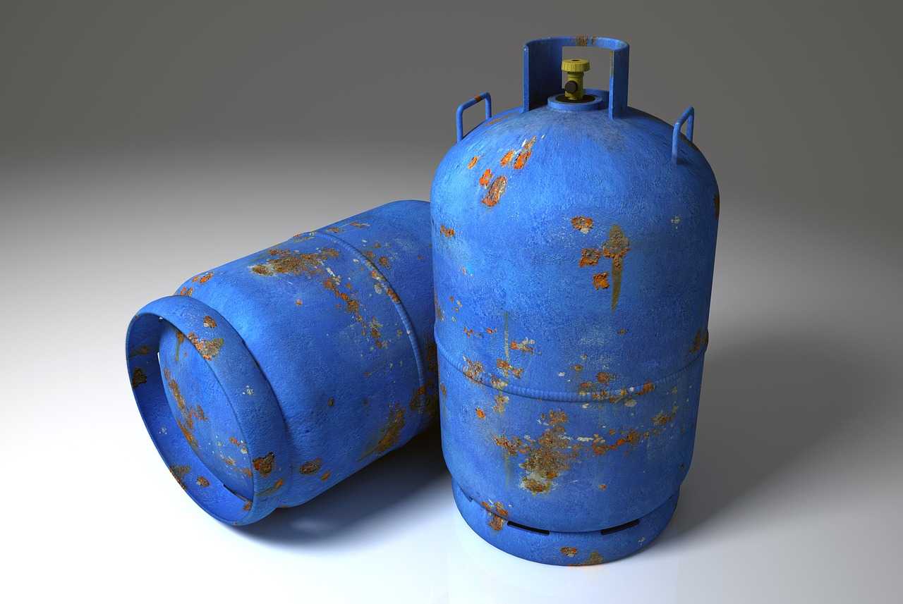 بالنسبة لمن ينتقد في شكل أسطوانات الغاز من ليبيا يأتي الجديد Facebook