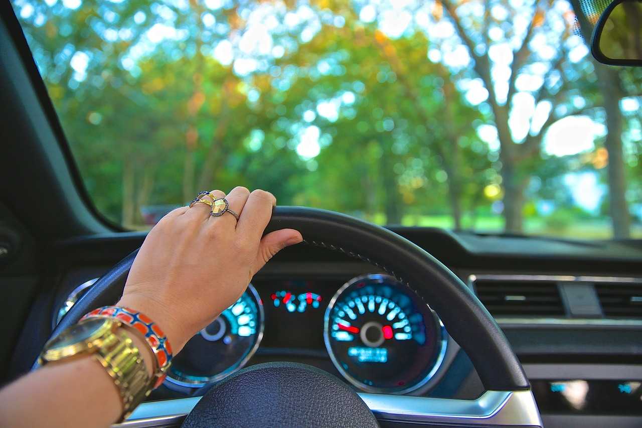 طريقة استخراج رخصة قيادة للنساء في السعودية بالتفصيل الممل كماشة
