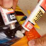 1- أضف كمية متساوية من المادتين