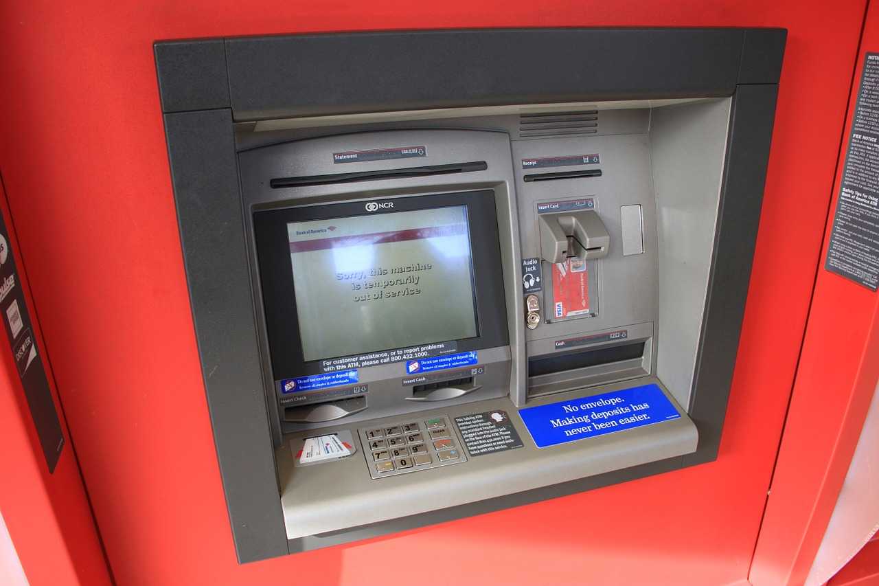 ماكينة ATM